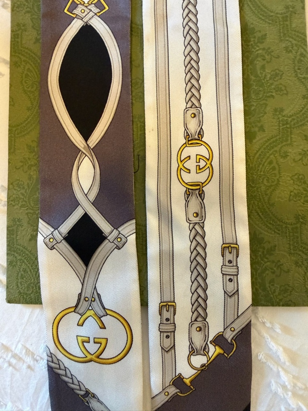 Women’s Gucci silk Twilly Gray, White & Gold Equestrian Print